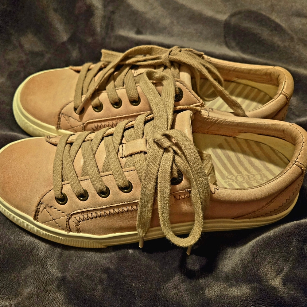 Woman's Taos Plim Soul Lux Sneakers - Picture 2 of 8